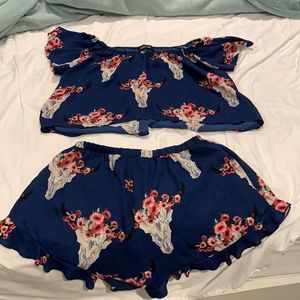 Bundle of top and short. flowy and nice fabric. Nice flower pattern. Medium